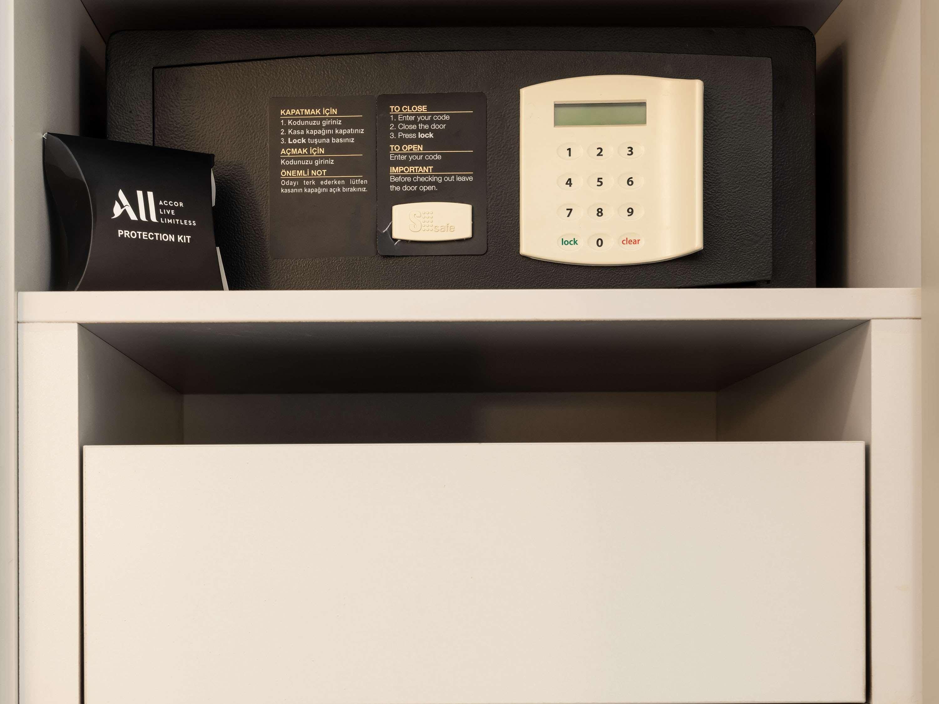 The Artisan Hotel Istanbul - Mgallery Collection Exterior foto A safe in a hotel room