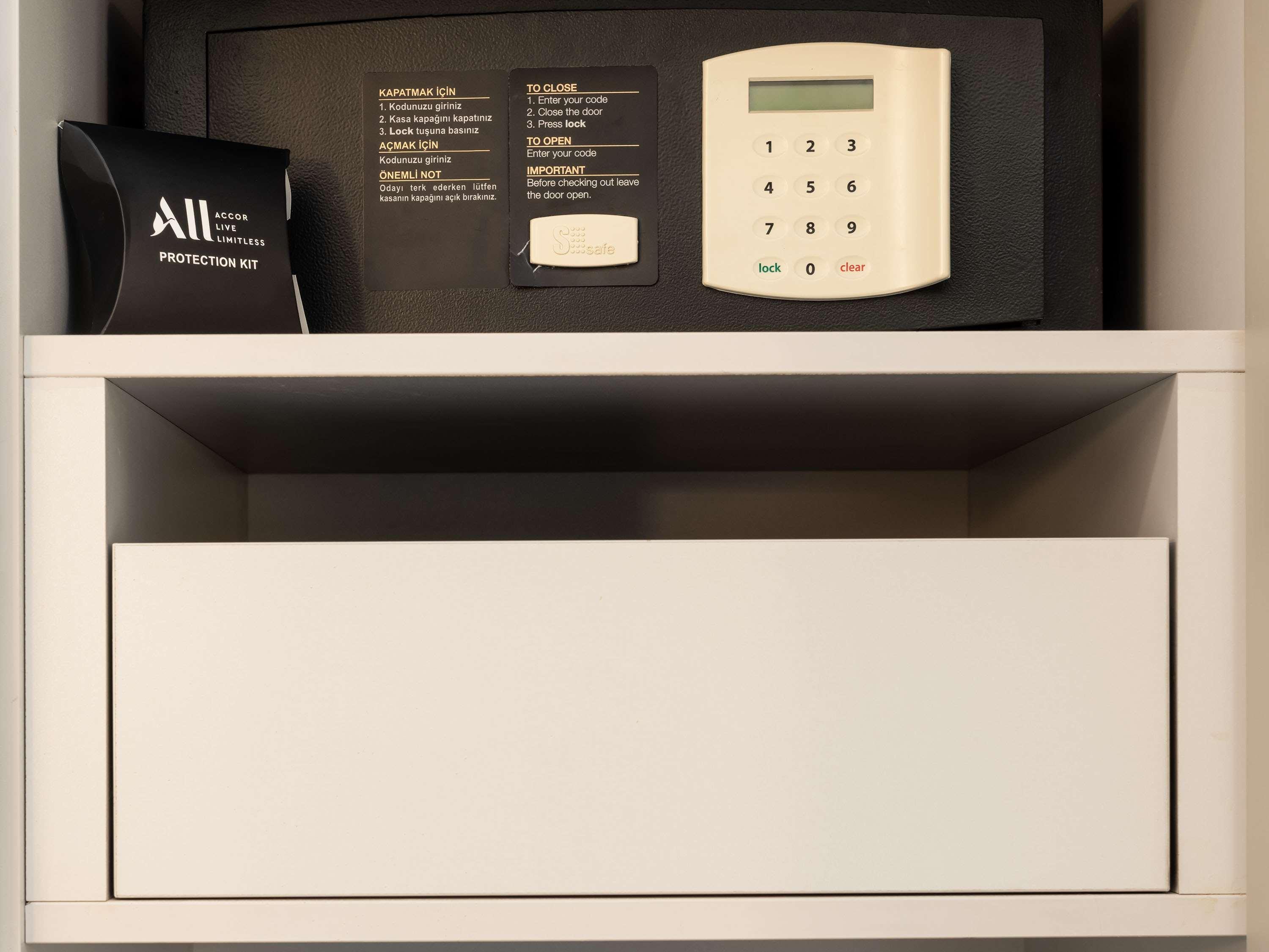 The Artisan Hotel Istanbul - Mgallery Collection Exterior foto A safe in a hotel room