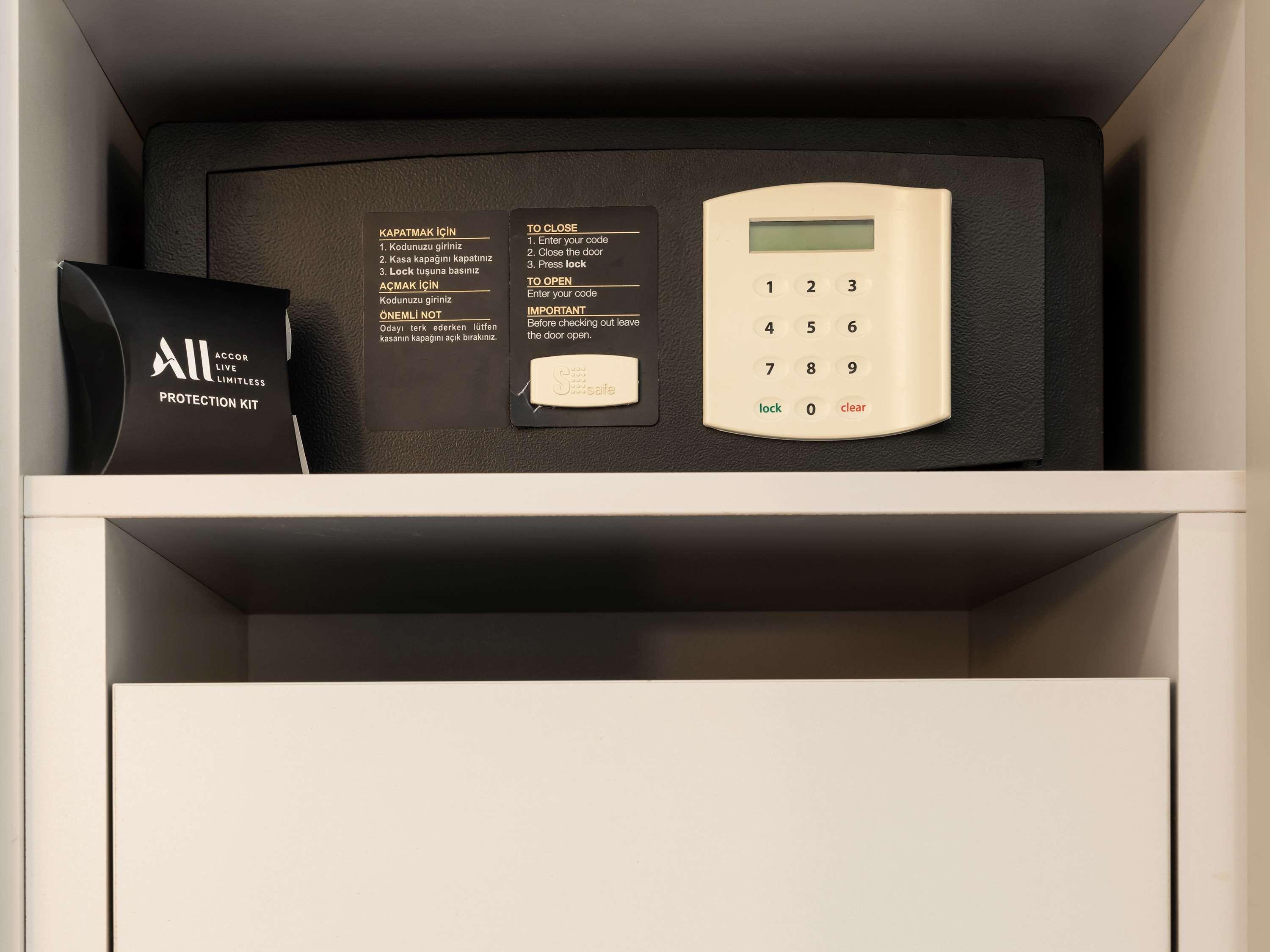 The Artisan Hotel Istanbul - Mgallery Collection Exterior foto A safe in a hotel room