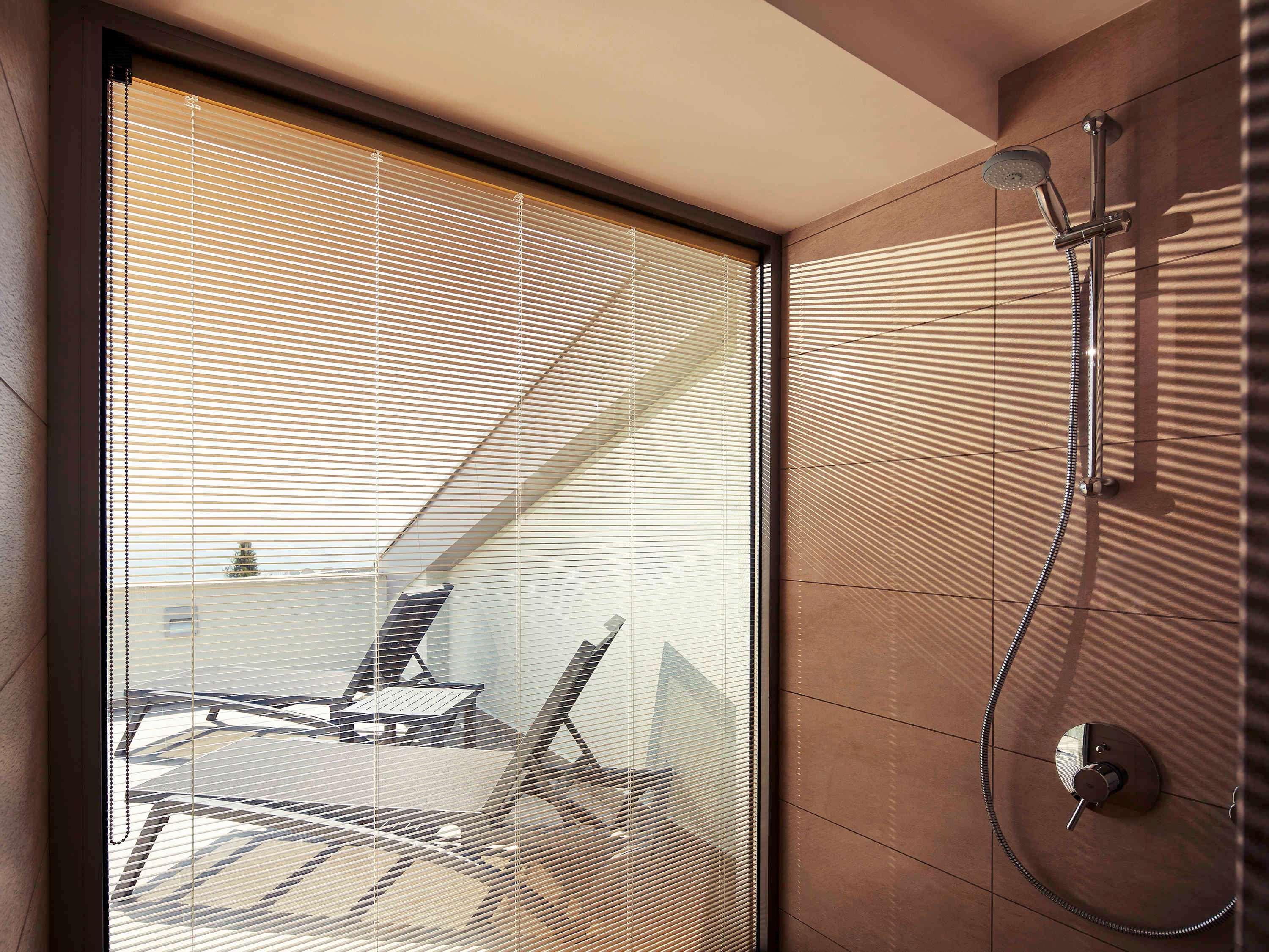 The Artisan Hotel Istanbul - Mgallery Collection Exterior foto A shower with a fixed shower head and handheld shower head