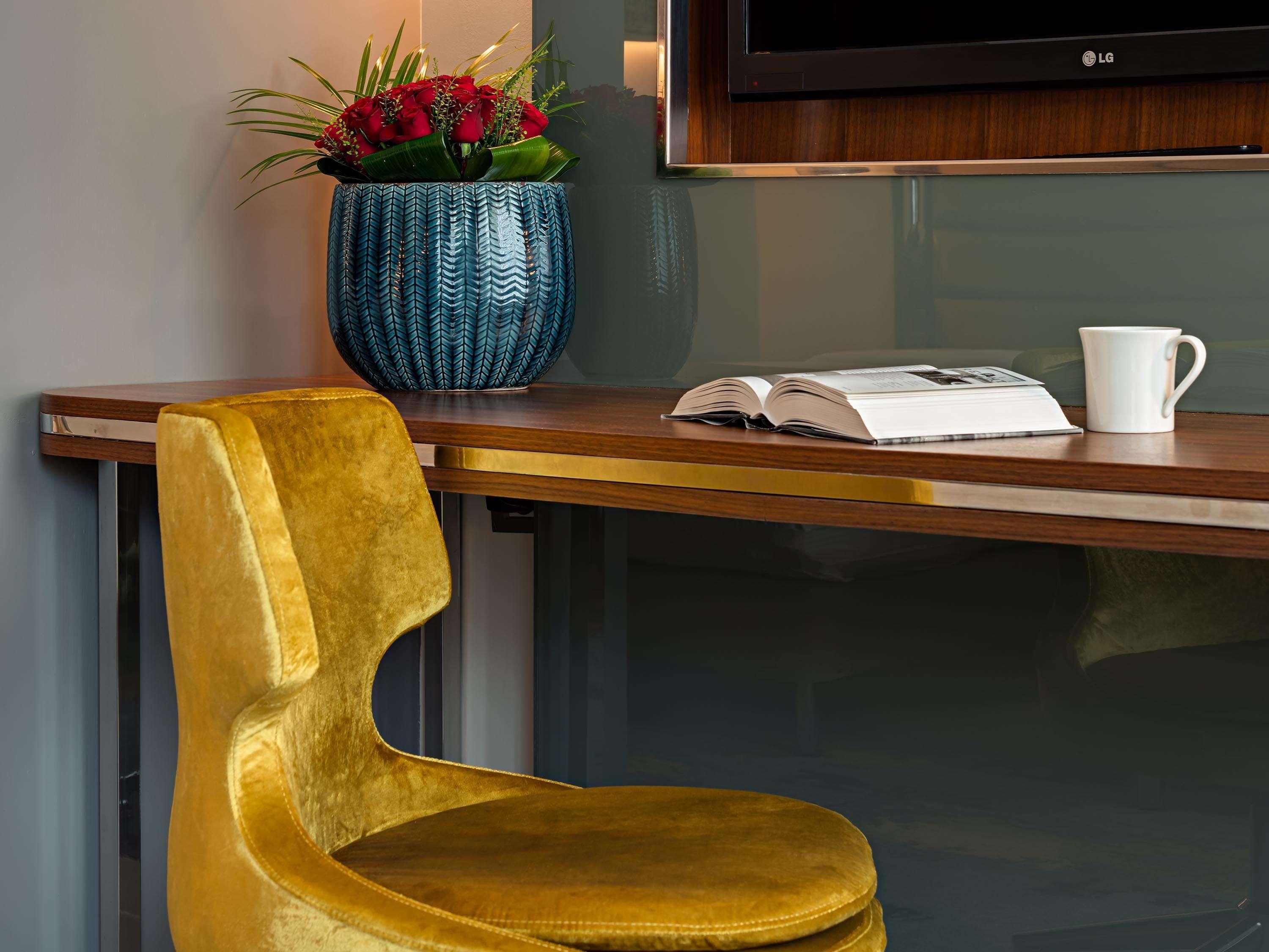 The Artisan Hotel Istanbul - Mgallery Collection Exterior foto A chair upholstered in velvet